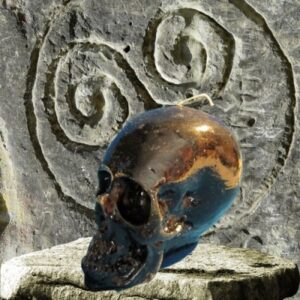 Totenkopfkerze Reversible – wandelt negative Energien in positive. Ideal für starke Rituale. Für mehr Wirkung mit passendem Öl einreiben.